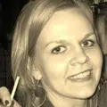 Я Алёна, 26 из Азова, ищу знакомство с парнем или парой для дружбы